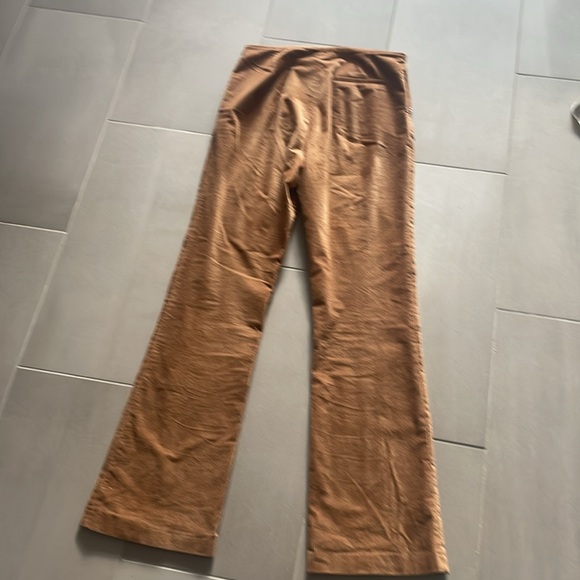 Frame pintuck corduroy trousers in Camel - Picture 6 of 10